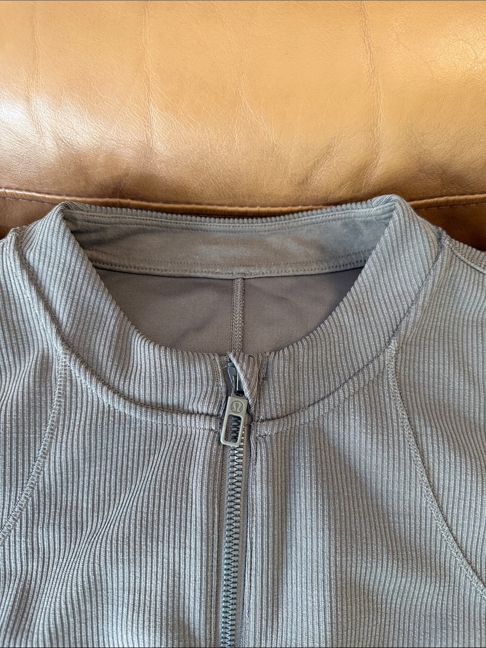 Lululemon Ribbed Softstreme Cropped Full Zip Jacket Sz 6 Nomad 714 - Picture 3 of 7